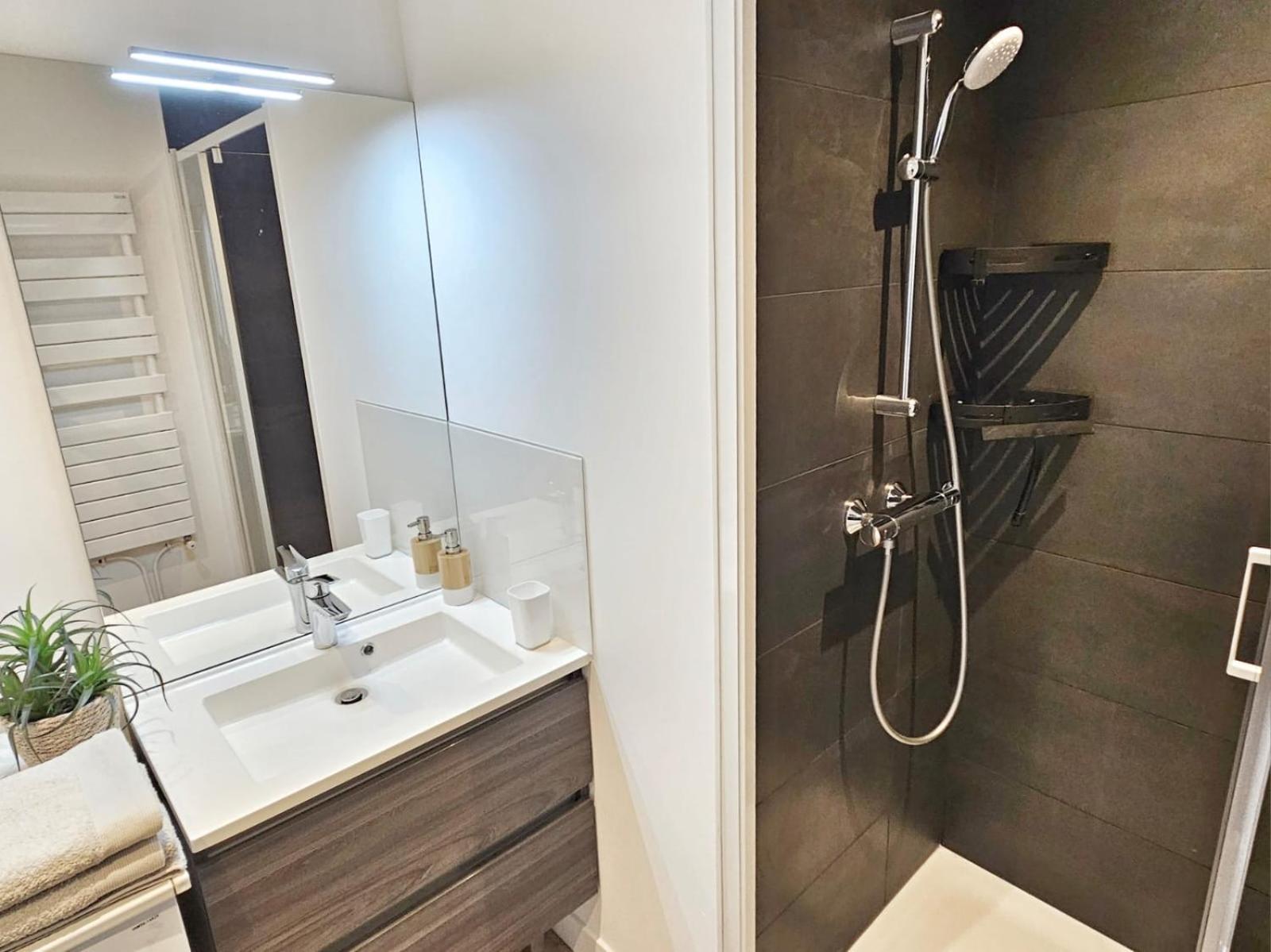 Apartment T2 Design Proche Gare/intra-m/sillon, Garage Prive